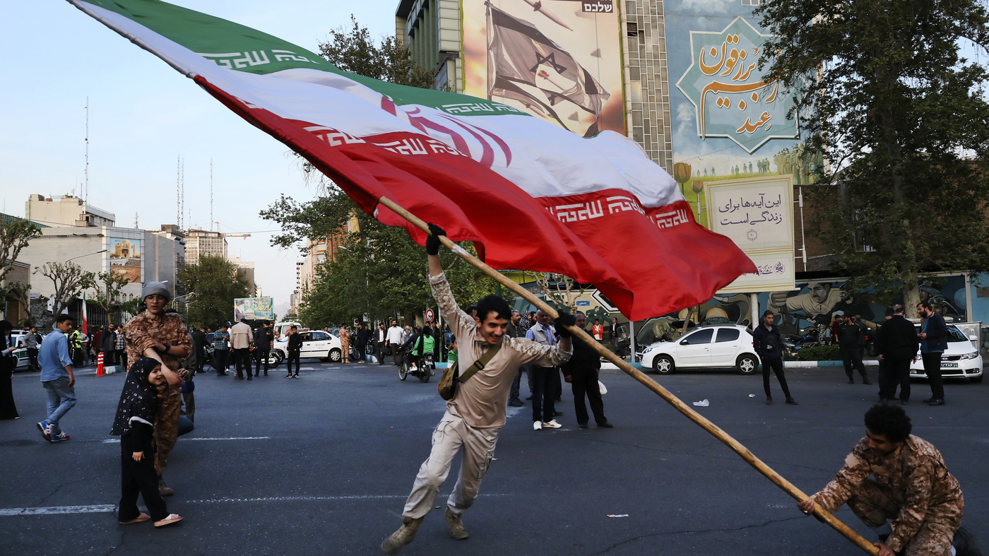 "Israeli Missile Strikes Target Iran Amid Escalating Tensions"