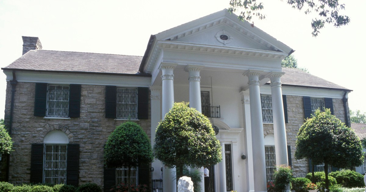 Featured image for Riley Keough Halts Graceland Foreclosure Sale