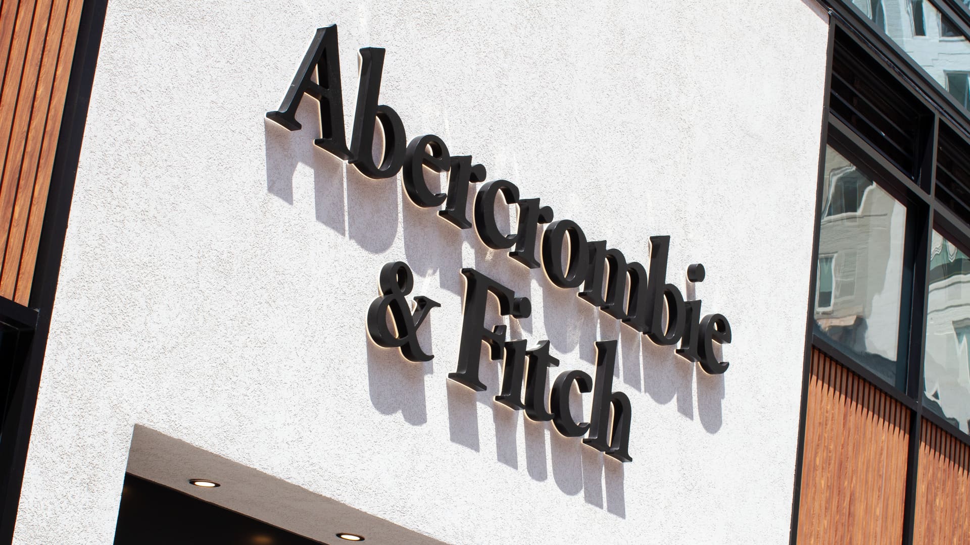 Abercrombie & Fitch's Sales Soar, Boosting Outlook and Forecast