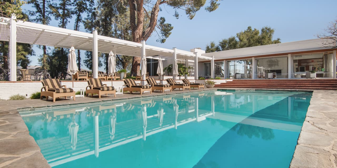 Miley Cyrus' 'Endless Summer Vacation' L.A. backdrop listed for $16.5M.