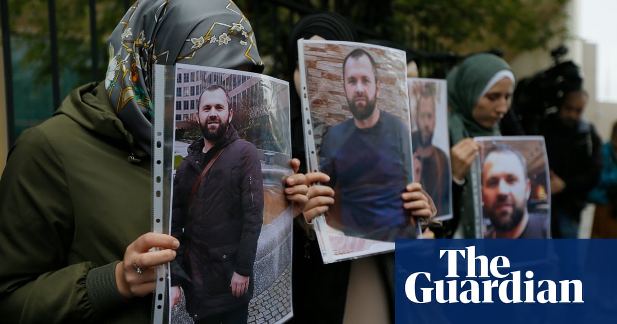 "Russian Hitman Linked to Navalny's Alleged Prisoner Swap Death"