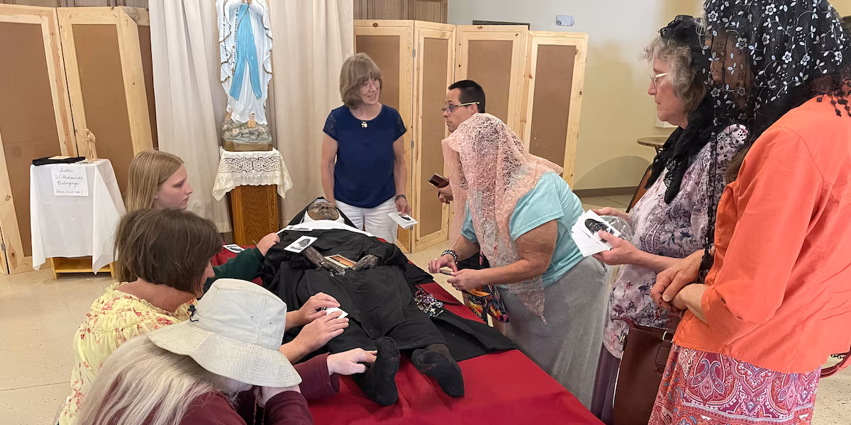 "Dead nun's uncorrupted body draws crowds to Missouri town"