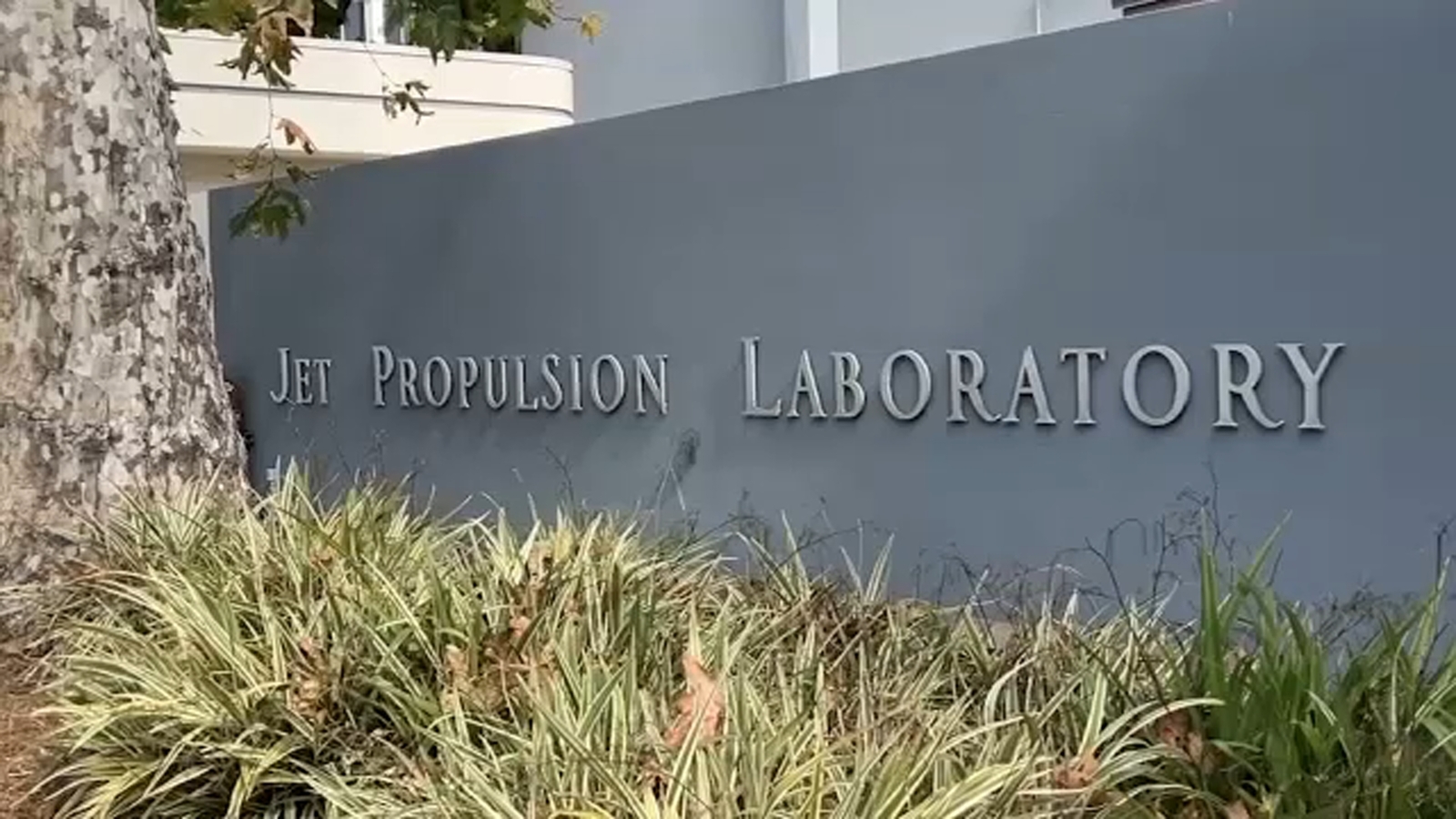 Featured image for "NASA's Jet Propulsion Lab to Cut 8% of Workforce Due to Budget Constraints"