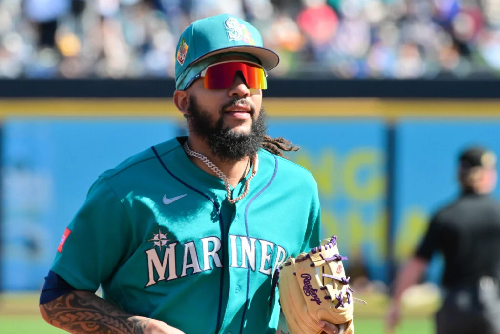 Mariners Shuffle: Crawford to IL, Garver Joins Roster as Knizner Elects Free Agency