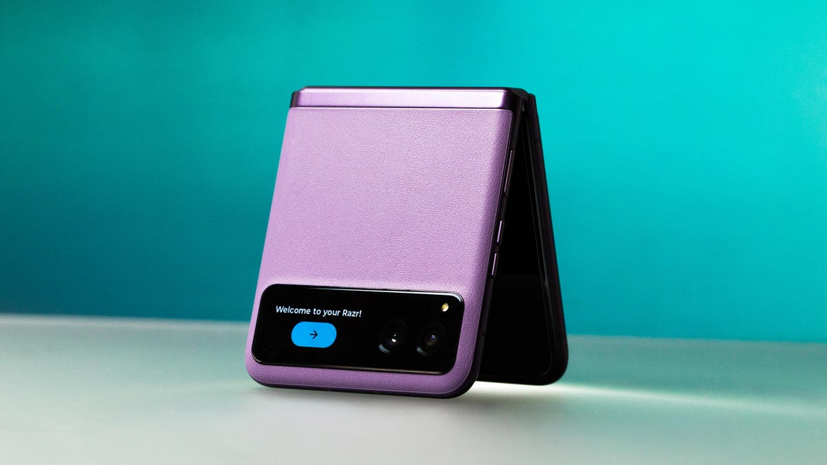 Featured image for "Motorola Razr 2023: The Affordable Foldable Smartphone You Can Get for Free"