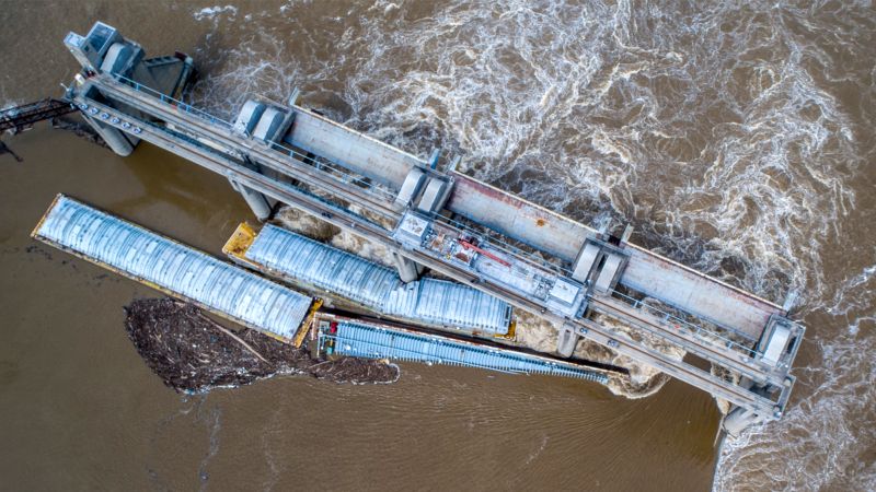 Featured image for Stuck Methanol Barge Removed from Ohio River After a Week