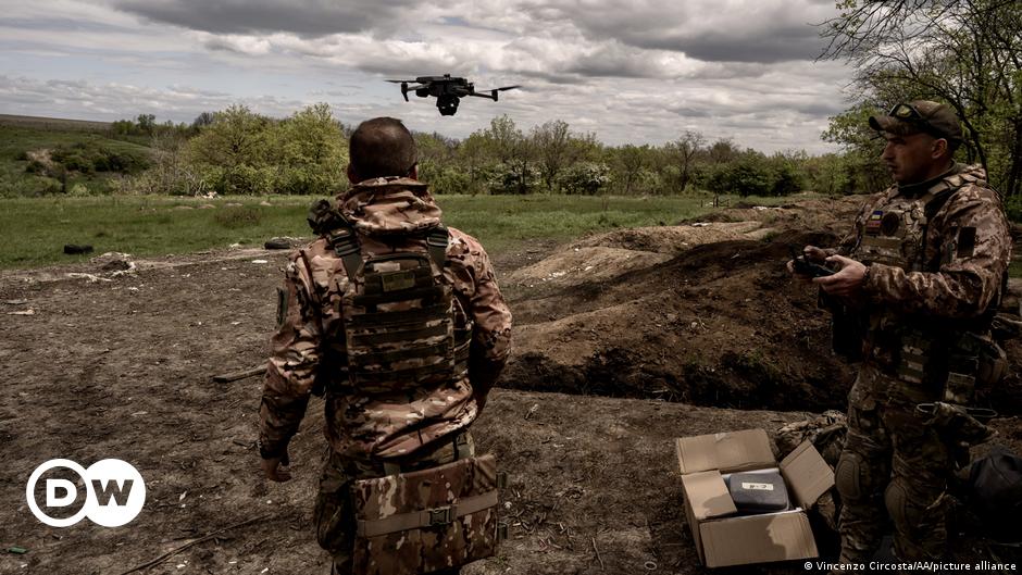 "Ukraine's Zelensky Boosts Drone Production and Meets Troops in Frontline Region"