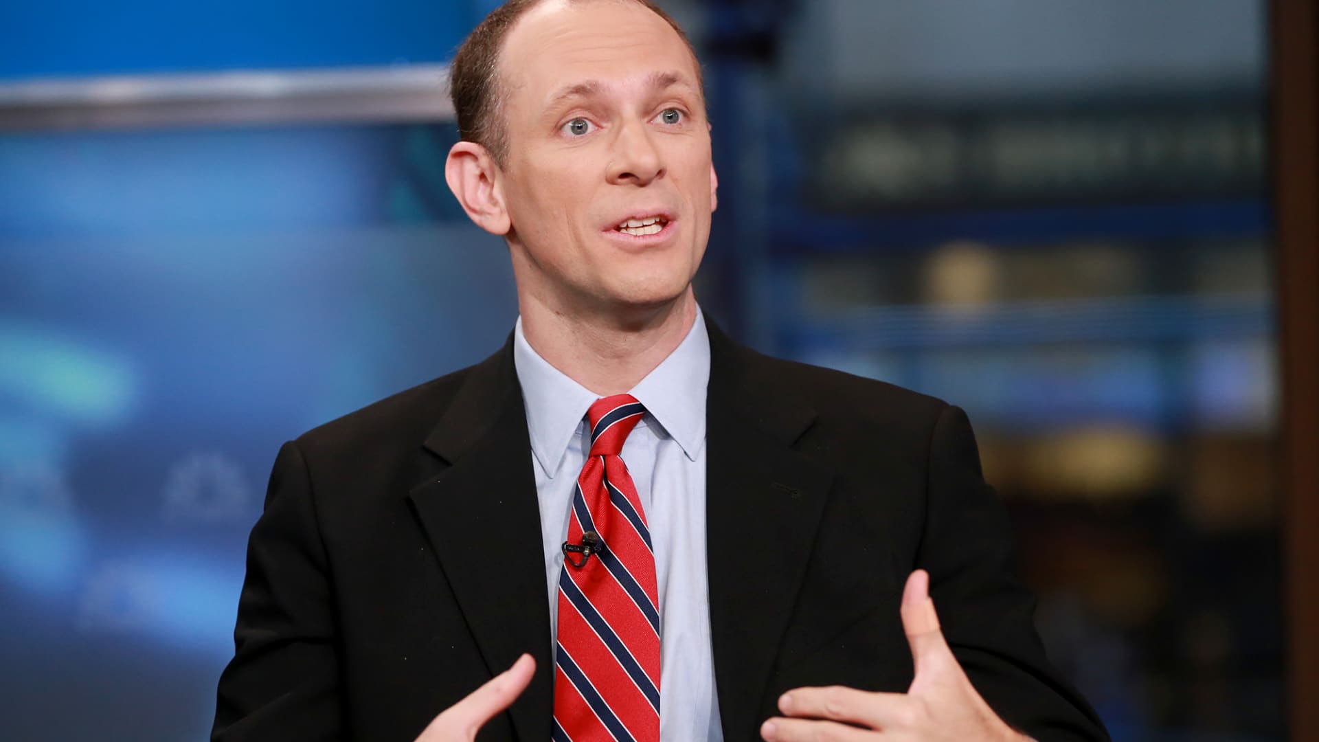 Fed Officials Split on Inflation and Rate Hikes, Goolsbee Warns of Overshooting