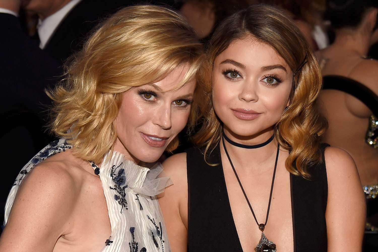 Featured image for Julie Bowen Reflects on Helping Sarah Hyland Escape Abusive Relationship
