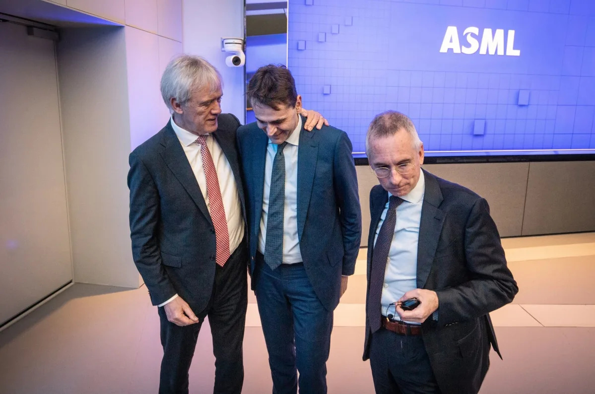 Featured image for ASML Sets Record with Tripled Orders for High-End Chip Machines