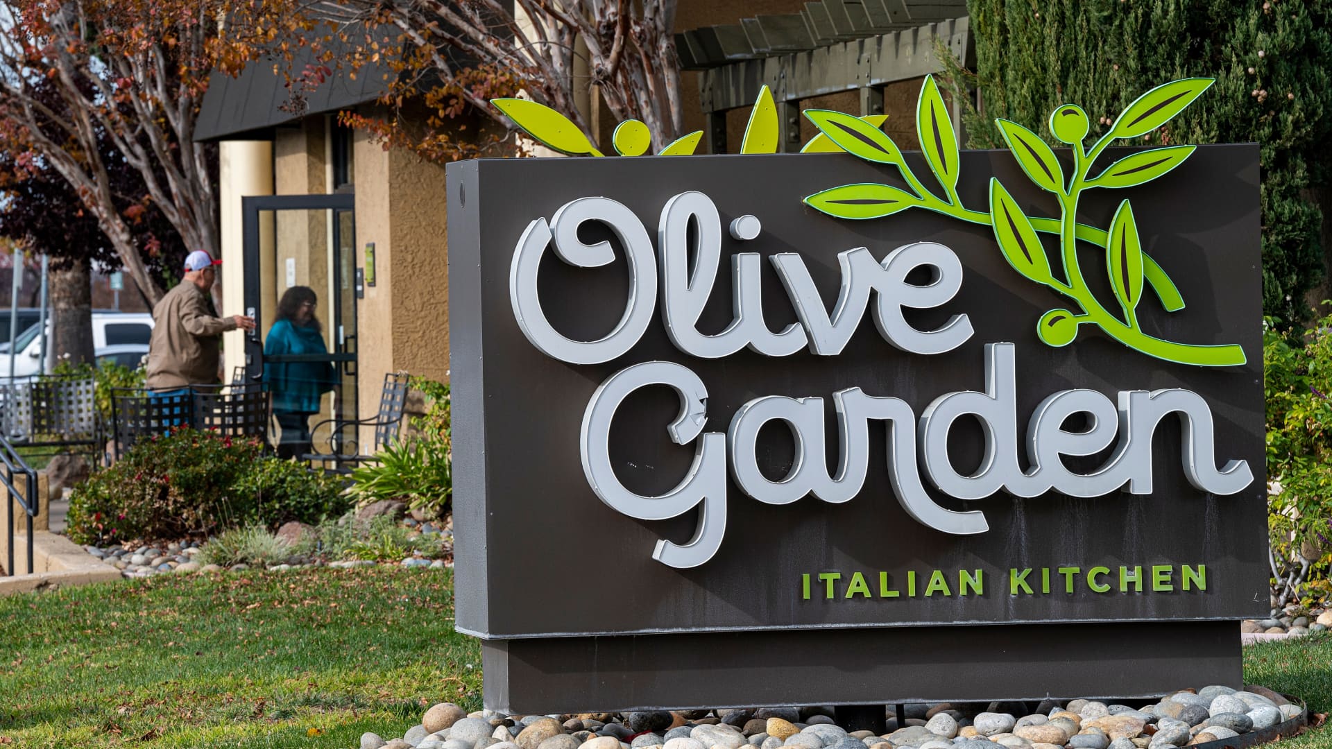 Darden Restaurants Reports Strong Sales and Stock Performance.