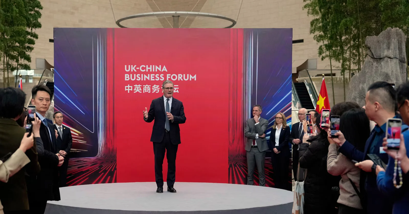 Starmer Pushes UK-China Reset as Trump Warns Britain
