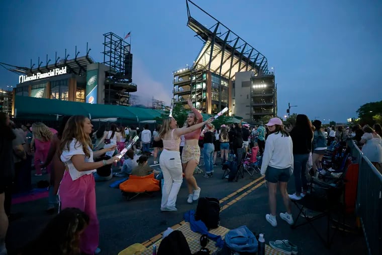 Featured image for Taylor Swift's Philly Concert Draws Massive Crowds and Fan Support.