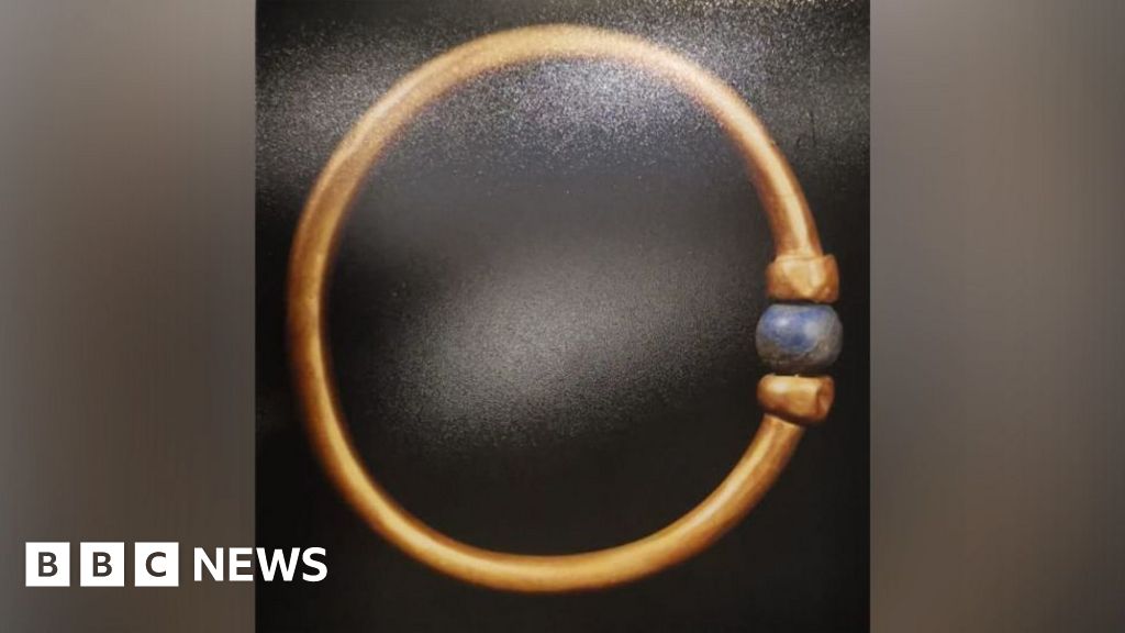 Featured image for Ancient Egyptian Pharaoh's 3,000-Year-Old Gold Bracelet Stolen and Melted Down