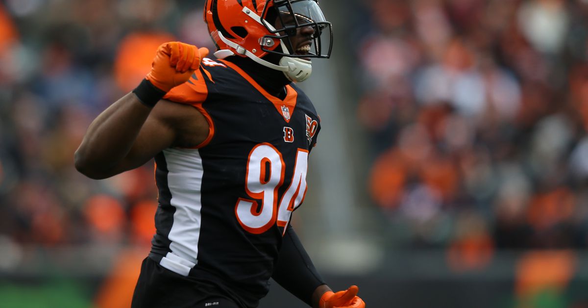 Featured image for Former NFL Defensive End Chris Smith Dies at 31.