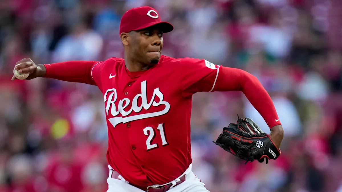 Hunter Greene dominates as Reds shut out Cubs in no-hitter.