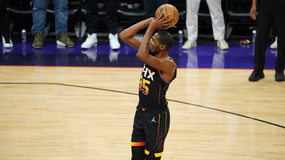 Durant's 15-point 4th quarter comeback seals Suns' victory over Kings
