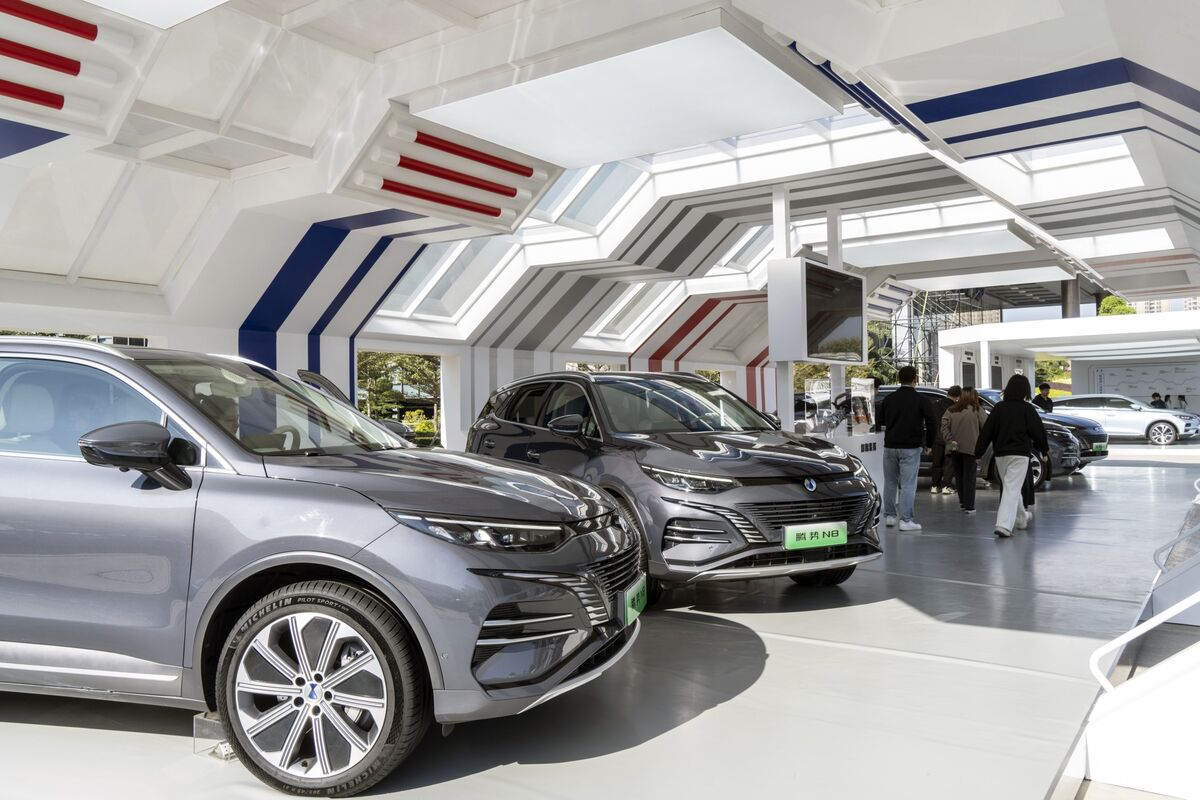 "China Urges EV Manufacturers to Prioritize Local Chip Purchases Amid Escalating US Tensions"
