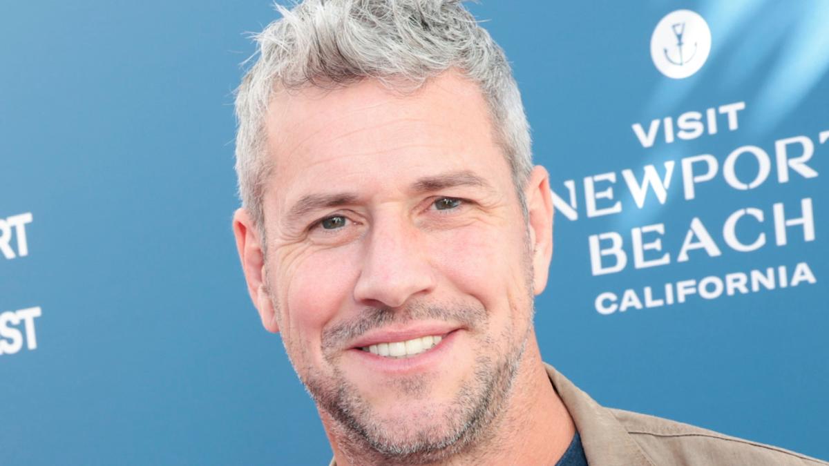 Featured image for Ant Anstead Recovering After 'Freak' Soccer Injury