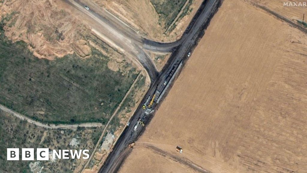 "Satellite Images Reveal Egypt's Construction of Walled Buffer Zone on Gaza Border Amid Israel-Gaza Conflict"