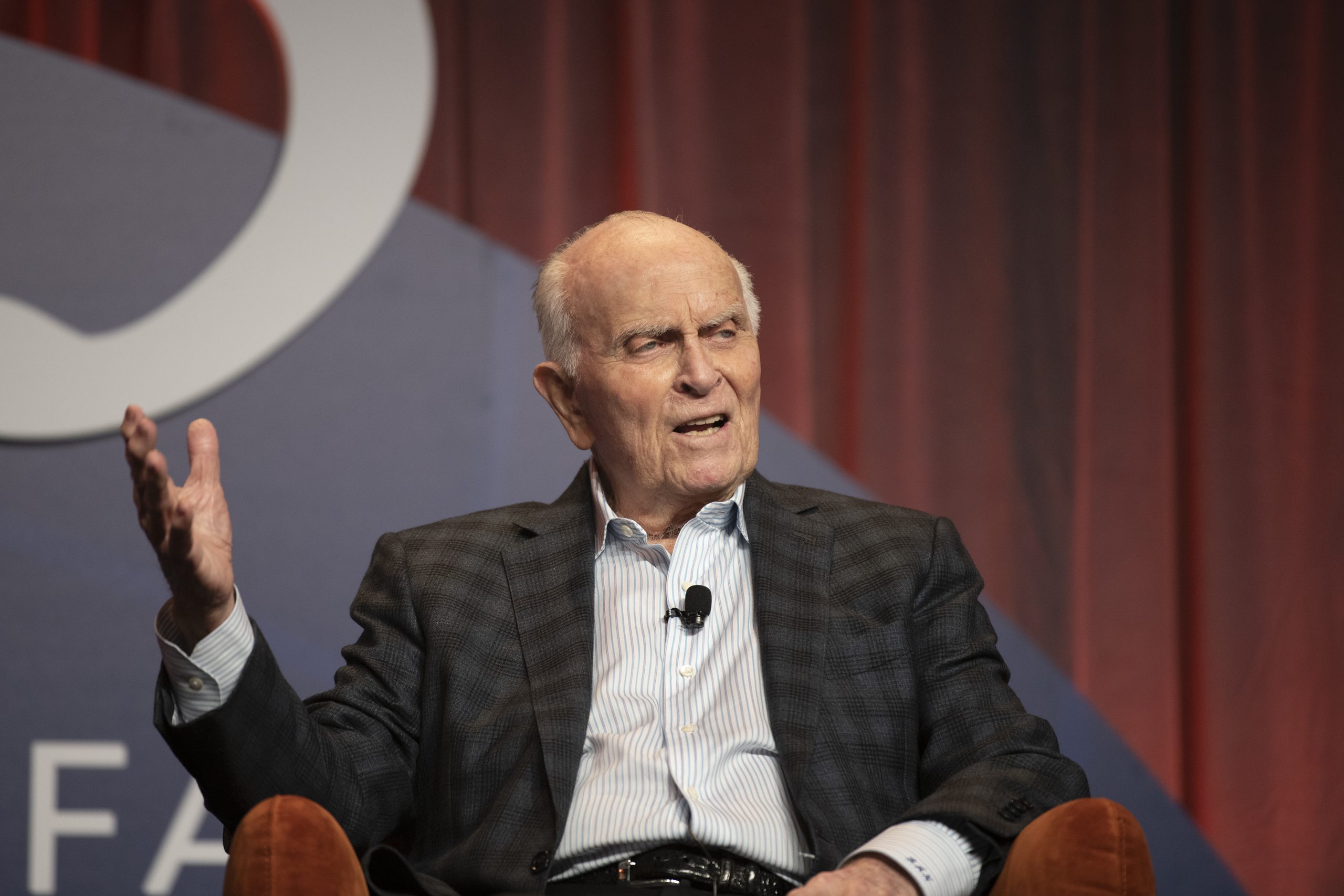 Featured image for Disney Legend Dick Nunis, Former Chairman of Walt Disney Attractions, Passes Away at 91