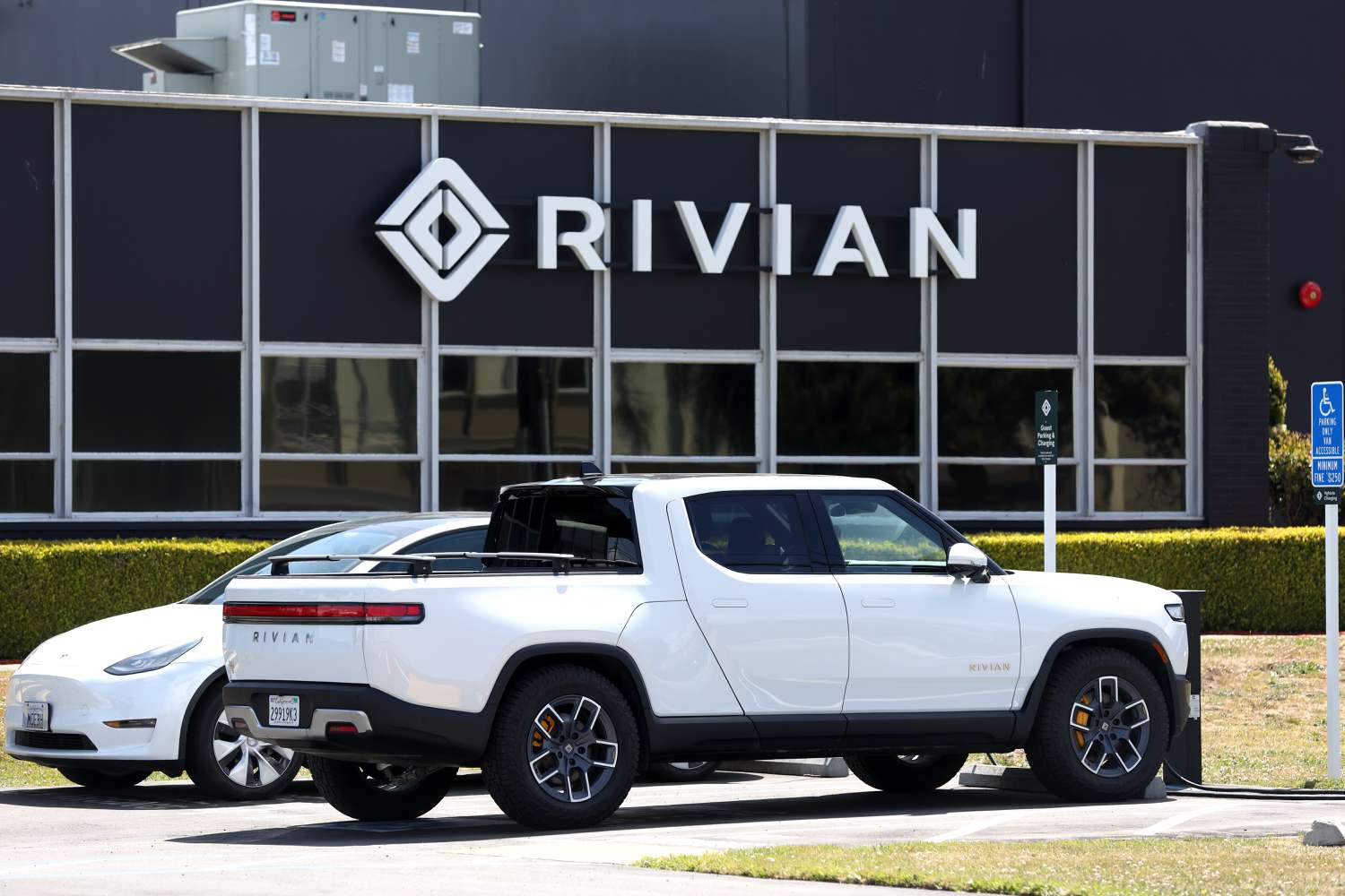 Featured image for Rivian Stock Skyrockets on AT&T Partnership, Boosting EV Market