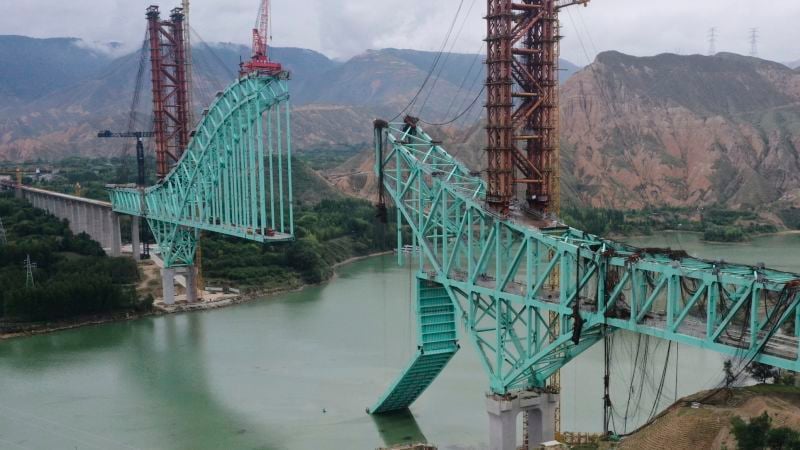 Featured image for Chinese Bridge Collapse Claims 12 Lives