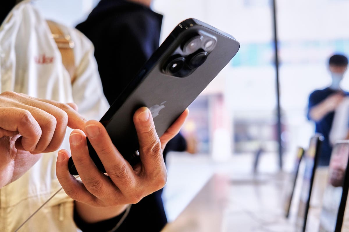 "Apple's iPhone 15 Pro Launch Dates Confirmed, but Delays and China Problem Loom"