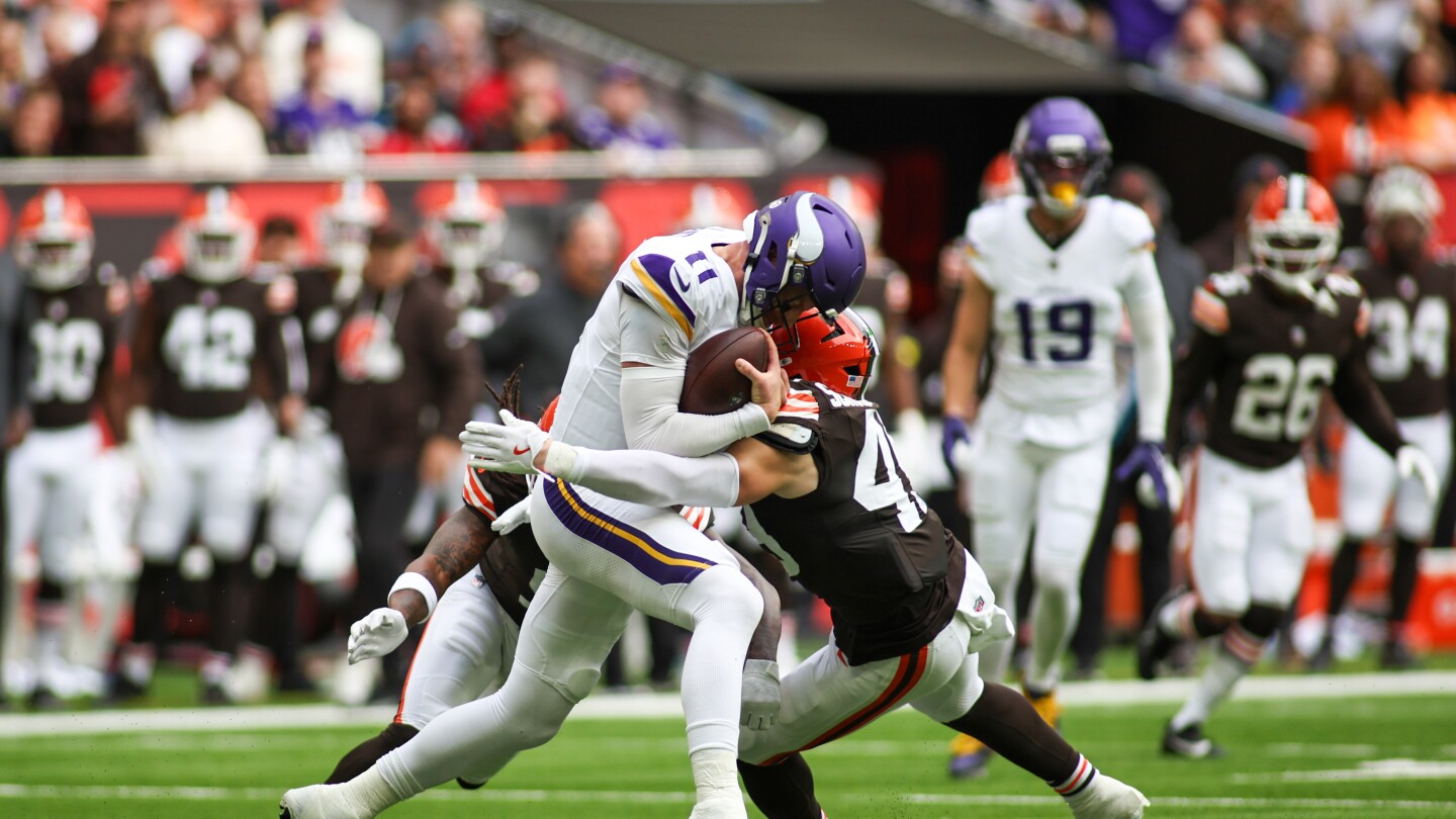 Featured image for Vikings' Carson Wentz to Undergo Season-Ending Shoulder Surgery