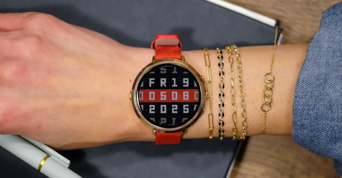 Featured image for Pebble Revives Its Round Smartwatch with a New Look