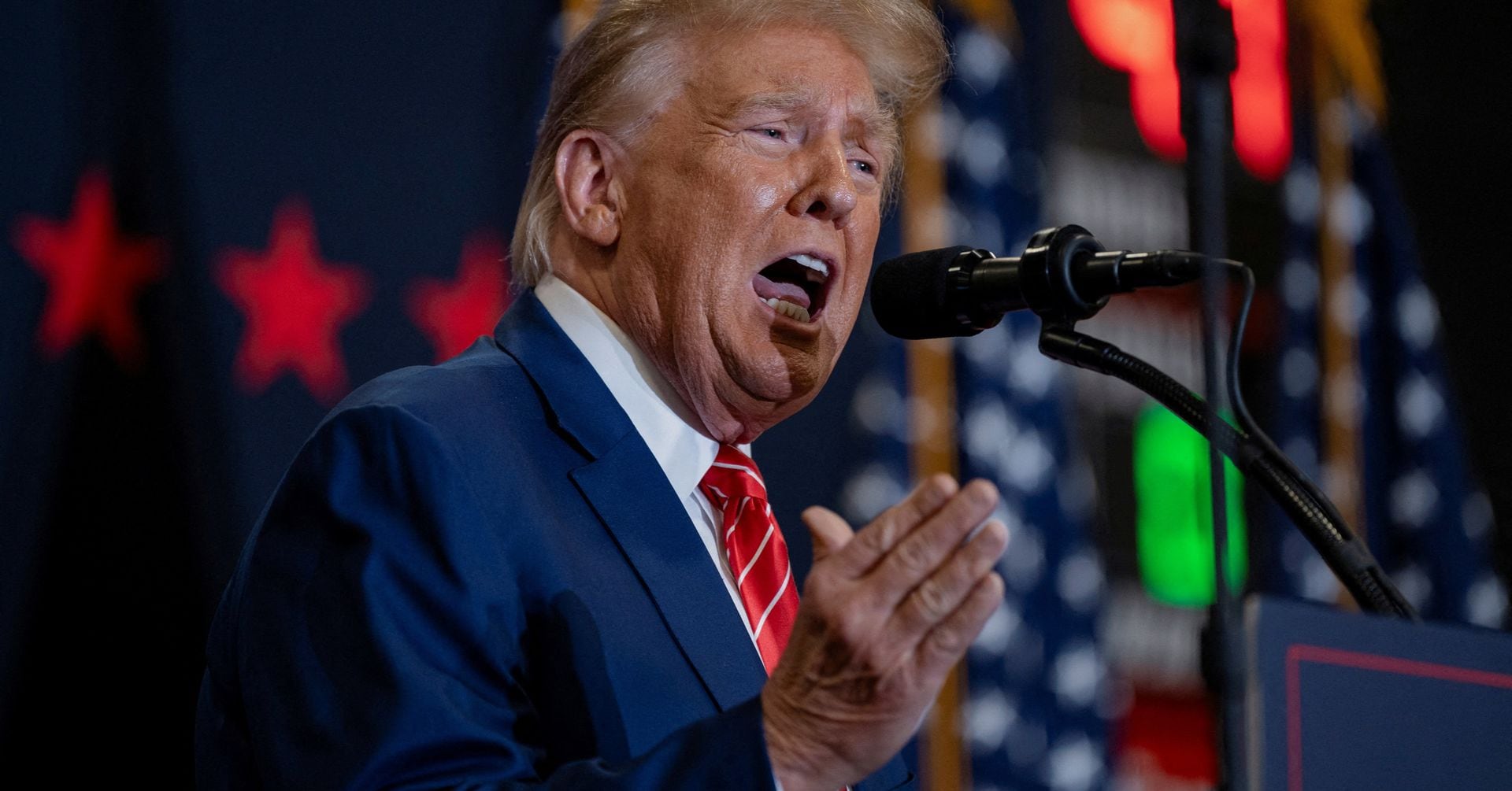 "Iowa Caucus 2024: Trump's Early Victory Bid Amid Cold and Snow"
