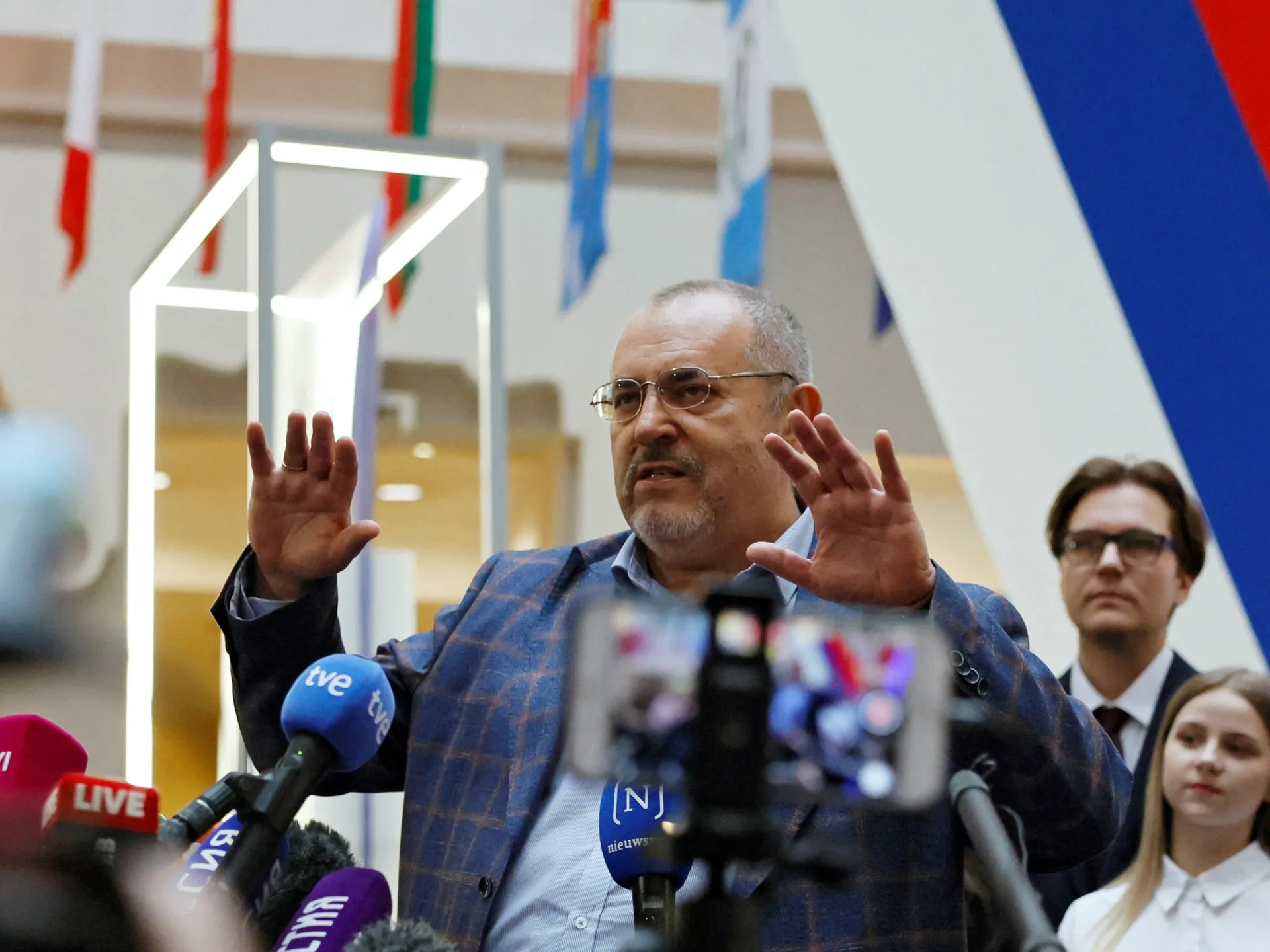 "Ukraine War Critic Challenges Putin for Russian Presidency"
