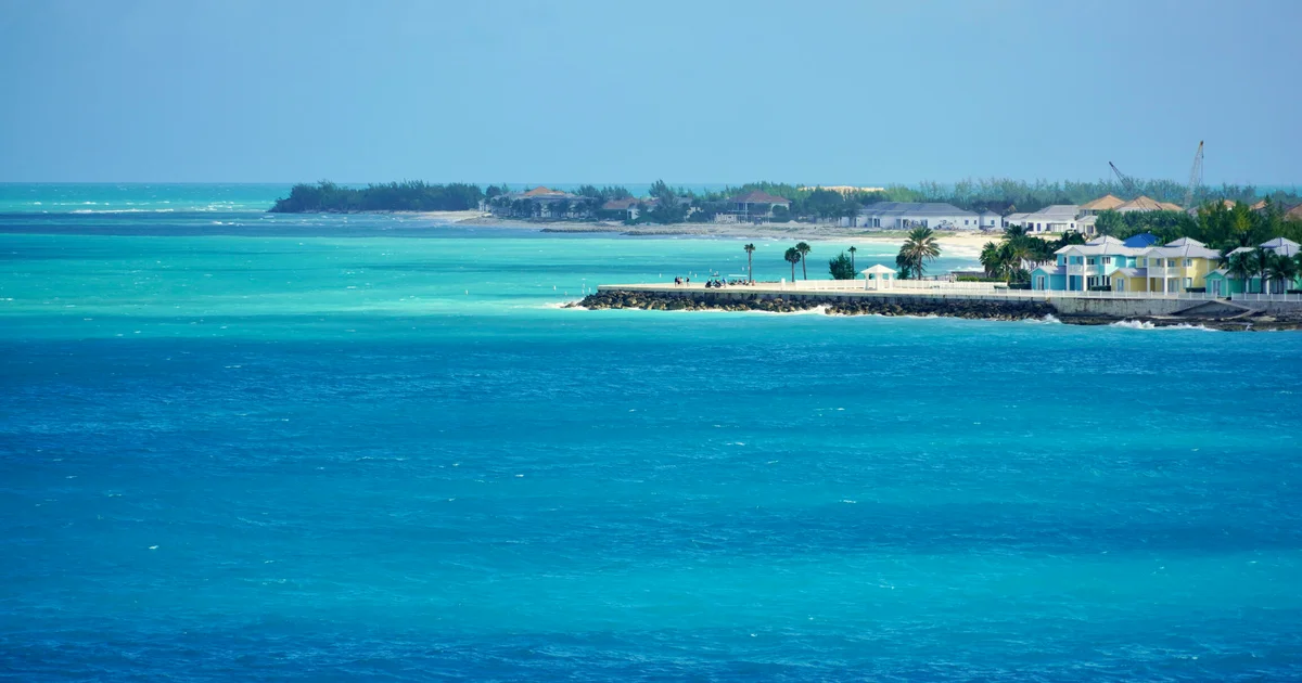 Featured image for Eight Americans Arrested in Bahamas for Weapons and Cash Seizure