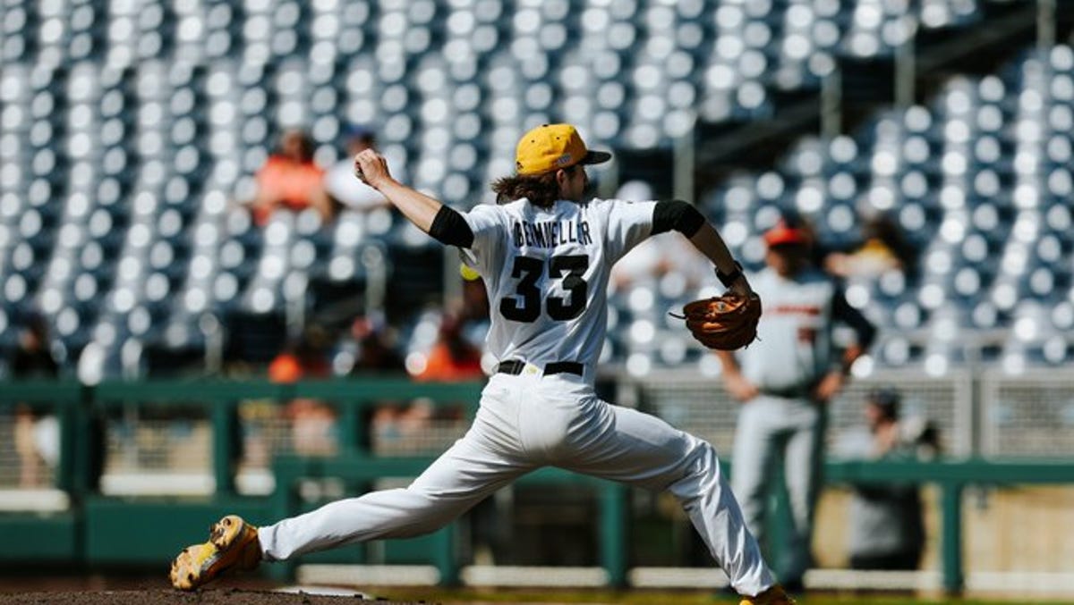 Featured image for Illinois Defeats Iowa, Advances in Big Ten Baseball Tournament