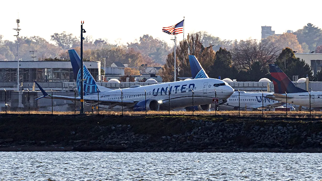 Featured image for United Flight and Another Aircraft Collide at LaGuardia Amid High Winds