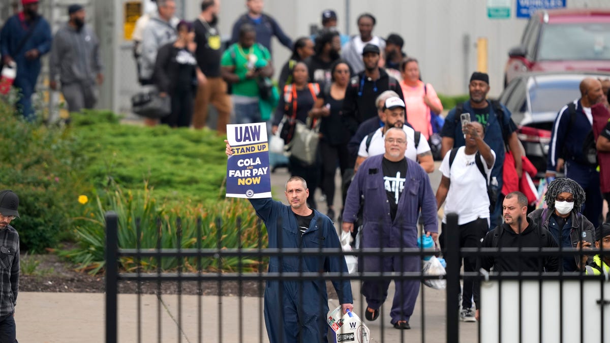 Featured image for Ford's Latest Offer to UAW: A Game-Changer for Workers