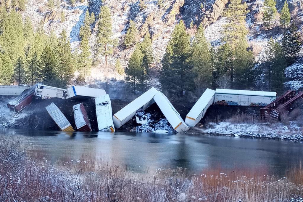 Montana Train Derailment Spills Unconfirmed Cargo from 25 Cars