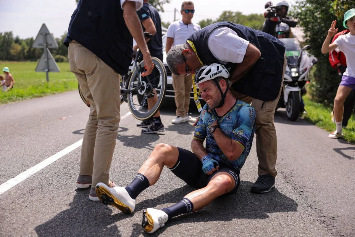 Featured image for Mark Cavendish's Tour de France hopes shattered by crash