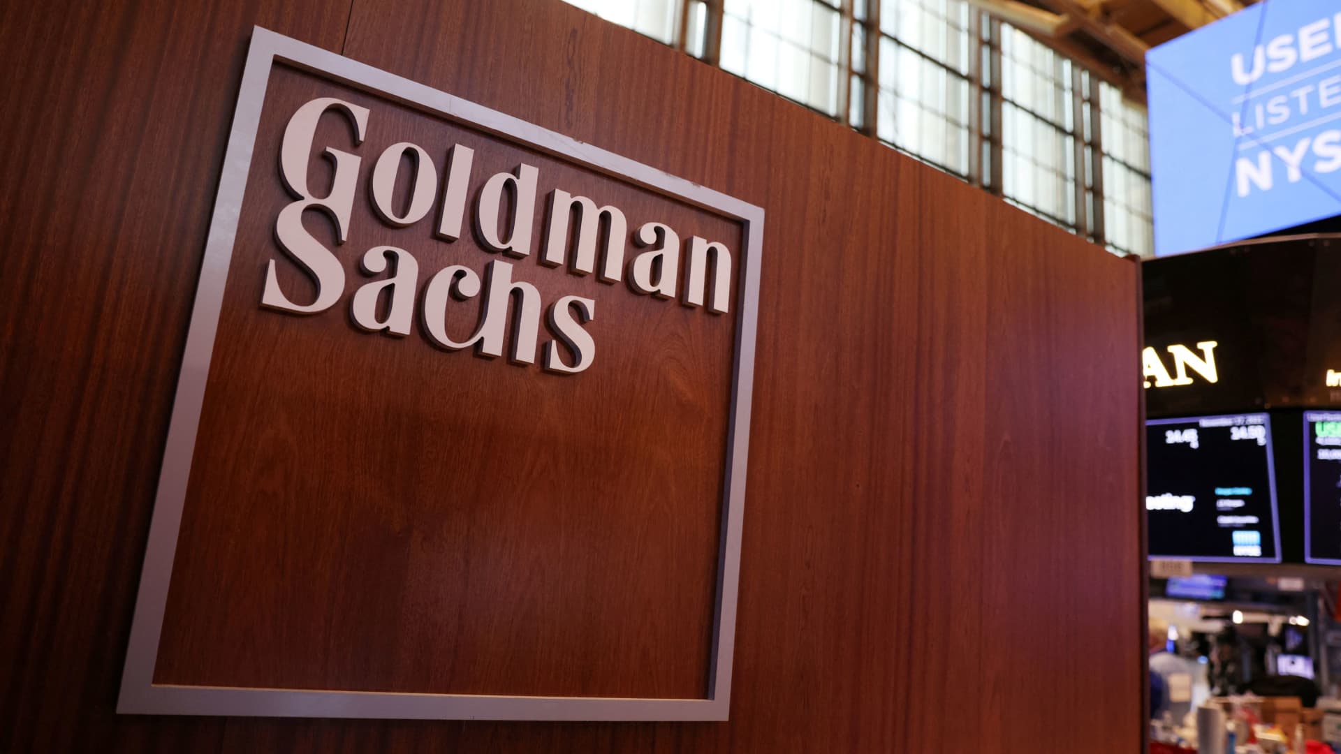 "Expert insights: Top performing stocks and strategies in today's market"