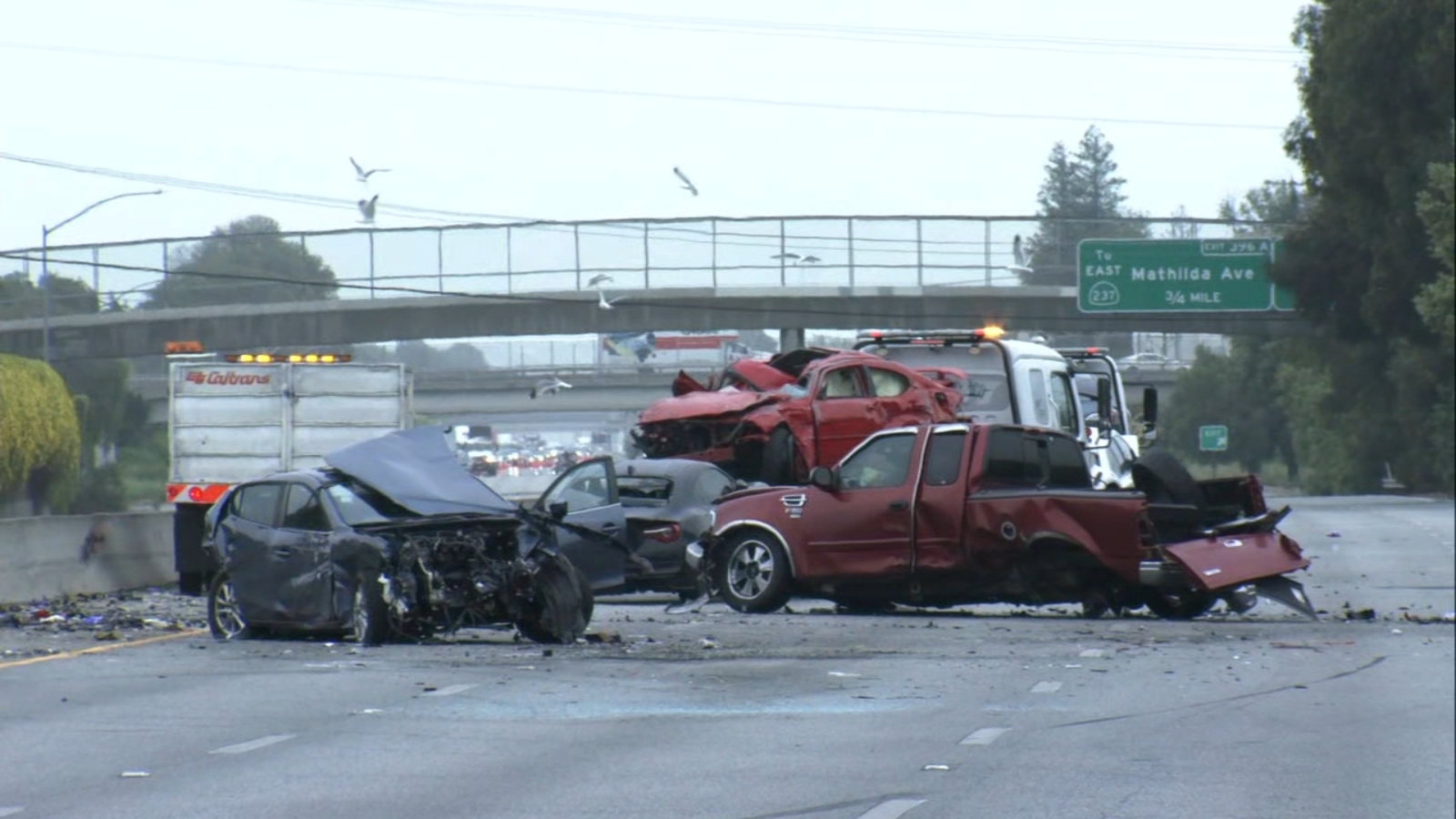 Fatal multi-car crash on Hwy 101 in Sunnyvale leaves 3 dead and 5 injured.