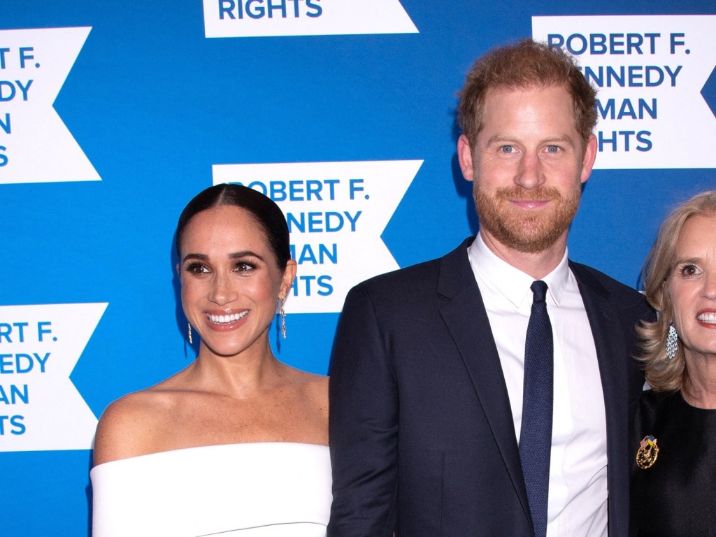 "Royal Reunion: Prince Harry & Meghan Markle's Priceless Christmas Gift to King Charles"