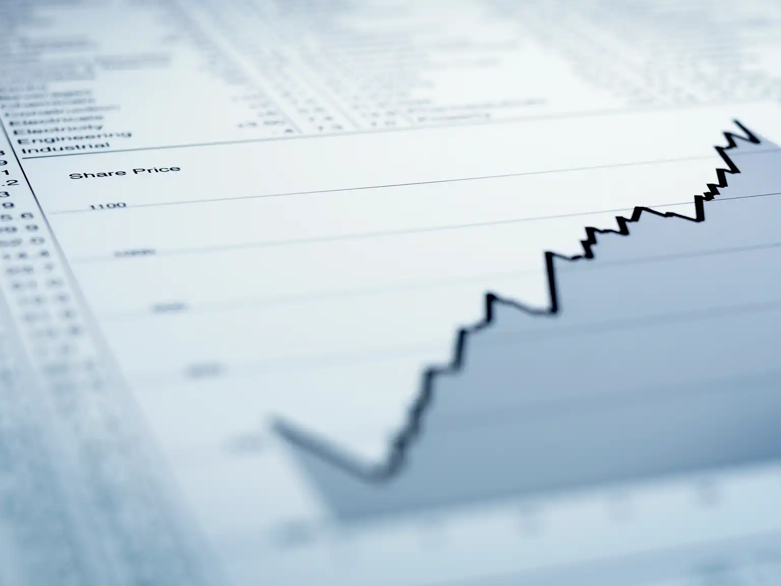 "Economists Predict Imminent Federal Reserve Rate Cut in July"
