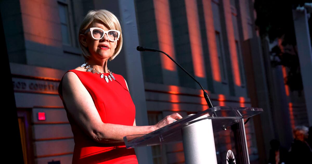 Featured image for Smithsonian blocks Trump's bid to oust Portrait Gallery director