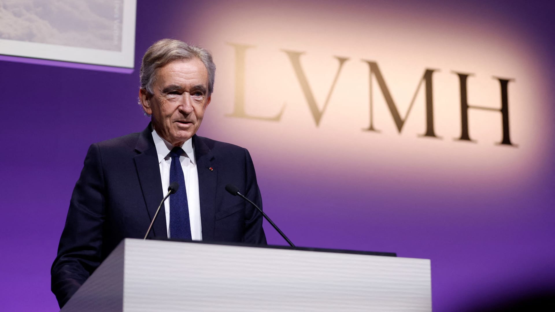 Featured image for LVMH CEO Bernard Arnault Faces Money Laundering Probe for Russian Oligarch Transactions