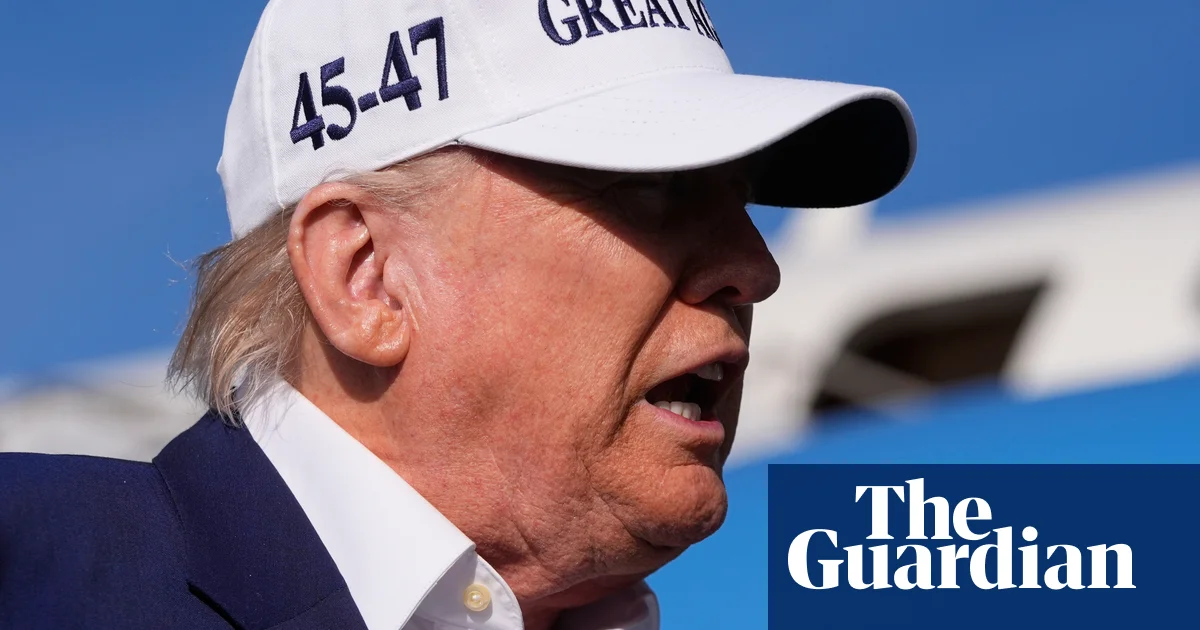 Trump Warns Putin Over Ukraine Attack Amid Russian Bots' Criticism