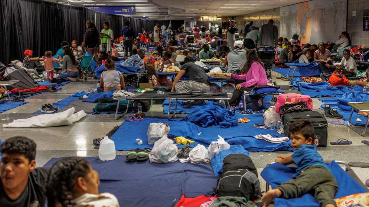 Chicago Migrants Flee Back to Venezuela as Winter Approaches: Abandoning the American Dream