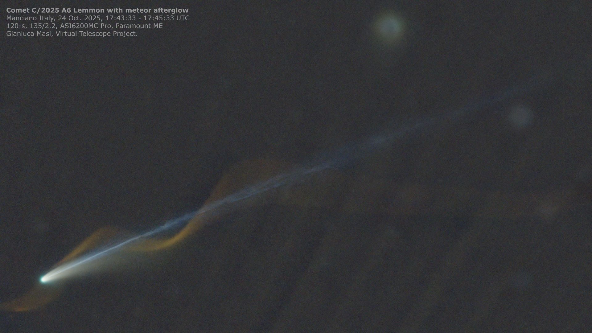 Featured image for Spectacular Night Sky: Comet Lemmon and Green Comet Shine Bright