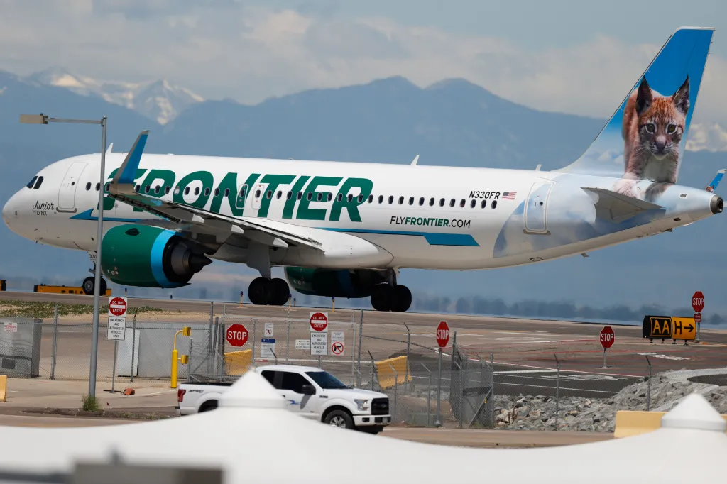Featured image for Frontier Airlines Resolves Discrimination Lawsuit with Pilots Over Pregnancy and Breastfeeding