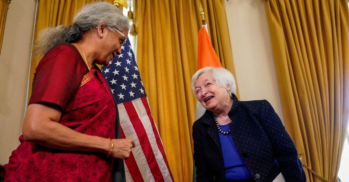 Yellen and IMF Differ on Global Economic Outlook
