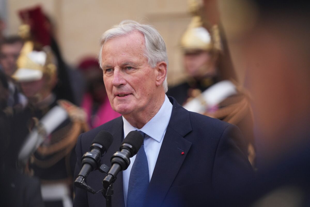 Featured image for France's Budget Battle: Barnier vs. Le Pen in High-Stakes Showdown